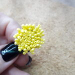 Кольцо в виде цветка из бисера